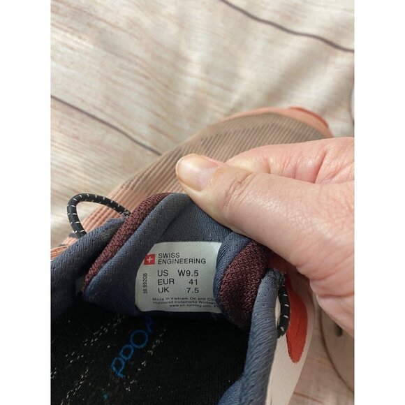 On Cloud Women's Running Shoes Orange And White - 9.5 - Picture 6 of 11